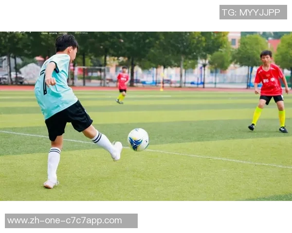 精彩足球瞬间集锦玩转绿茵场的激情与技巧分享 精彩足球瞬间集锦玩转绿茵场的激情与技巧分享