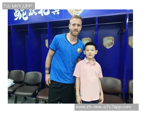 足球袜儿子成长记:从小球迷到绿茵场上的梦想追逐者 足球袜儿子成长记:从小球迷到绿茵场上的梦想追逐者