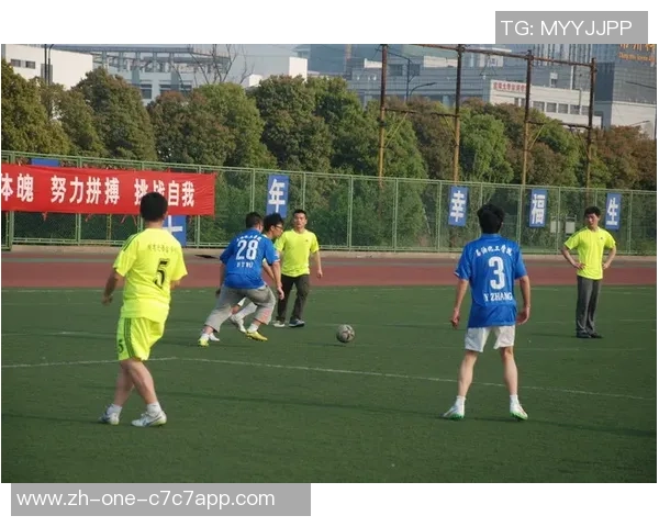 足球霸王队勇夺冠军展现团队精神与拼搏意志的传奇之路 足球霸王队勇夺冠军展现团队精神与拼搏意志的传奇之路